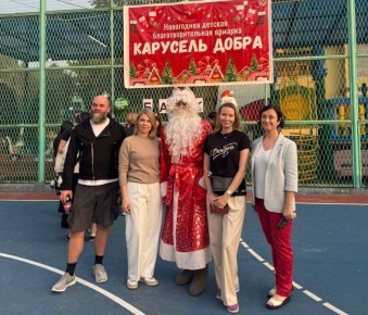 12 декабря в Школе им. А.М.Кадакина при Посольстве России в Индии при поддержке АНО "Центр по развитию социально-культурных связей "Атлас" прошла благотворительная ярмарка "Карусель добра"