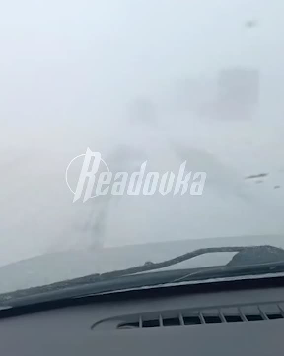 Более 10 аварий случилось сегодня в Саратовской области из-за непогоды — снежная буря снизила видимость почти до нуля