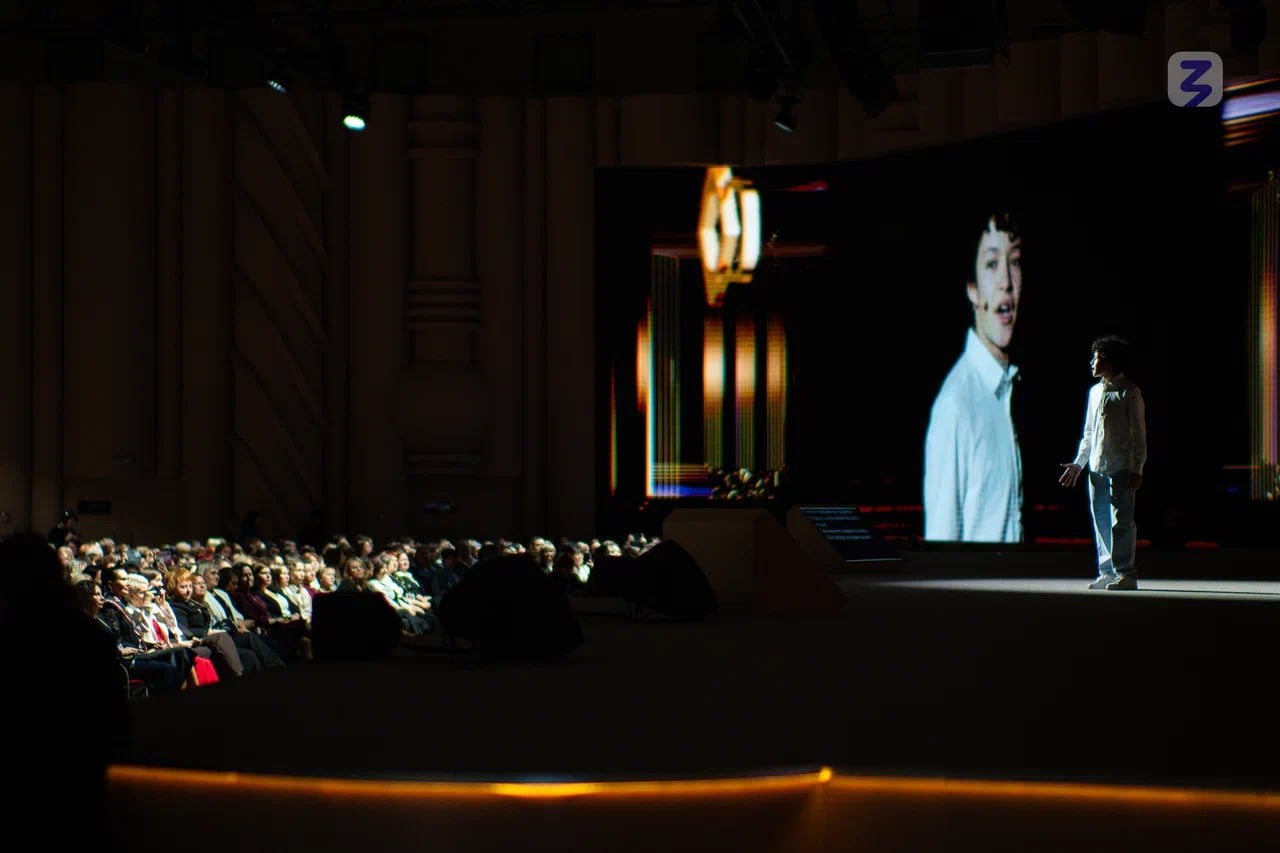 Лучшие школьные библиотеки России получили награды на форуме «Знания» Лучшие школьные библиотеки России получили награды на форуме «Знания»