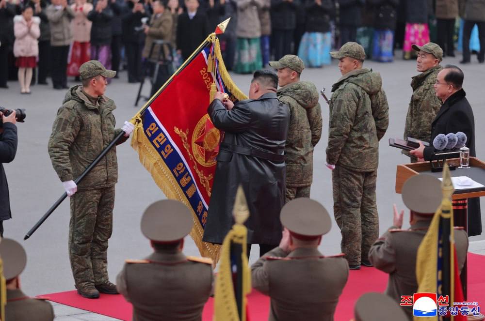 Ким Чен Ын встретил военных КНДР после операции в Курской области