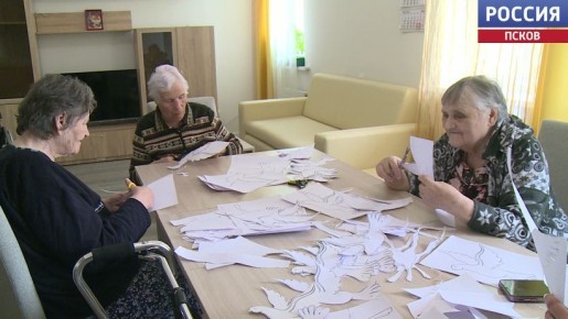 Бесплатную социальную помощь могут получить люди, у которых средний душевой доход не превышает в полтора раза прожиточного минимума для пенсионера по Псковской области, который сейчас составляет 15 098 рублей