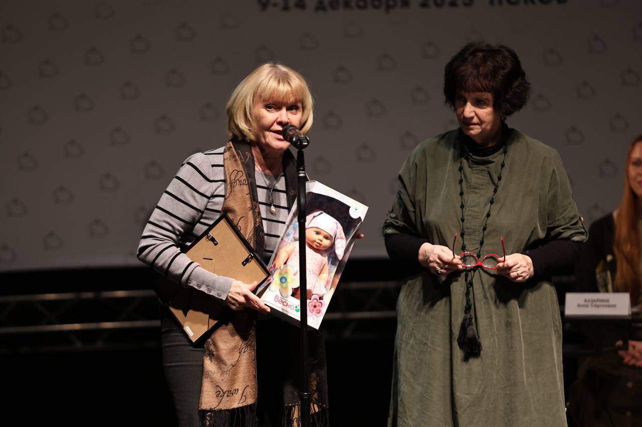 «Белых» и «золотых» кроликов вручили победителям «Кроха-феста» в Псковском драмтеатре «Белых» и «золотых» кроликов вручили победителям «Кроха-феста» в Псковском драмтеатре