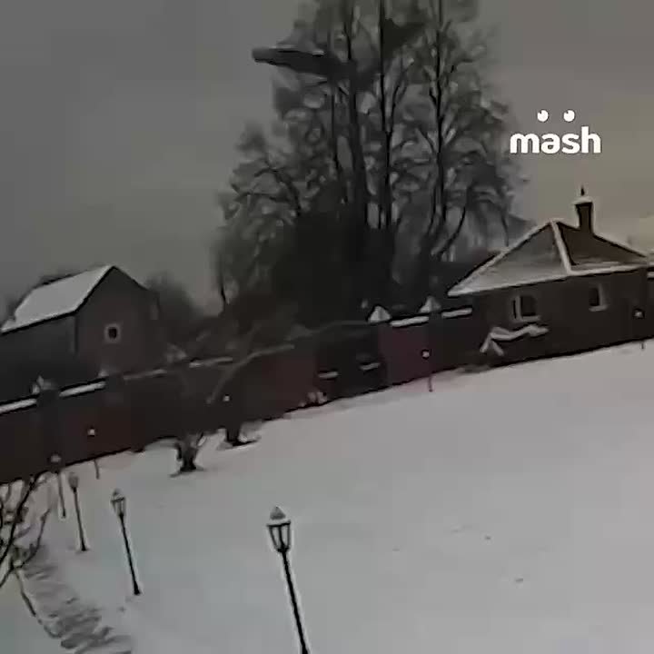 Кадры падения Ан-22 в пригороде Иваново, снятые с камер коттеджного посёлка