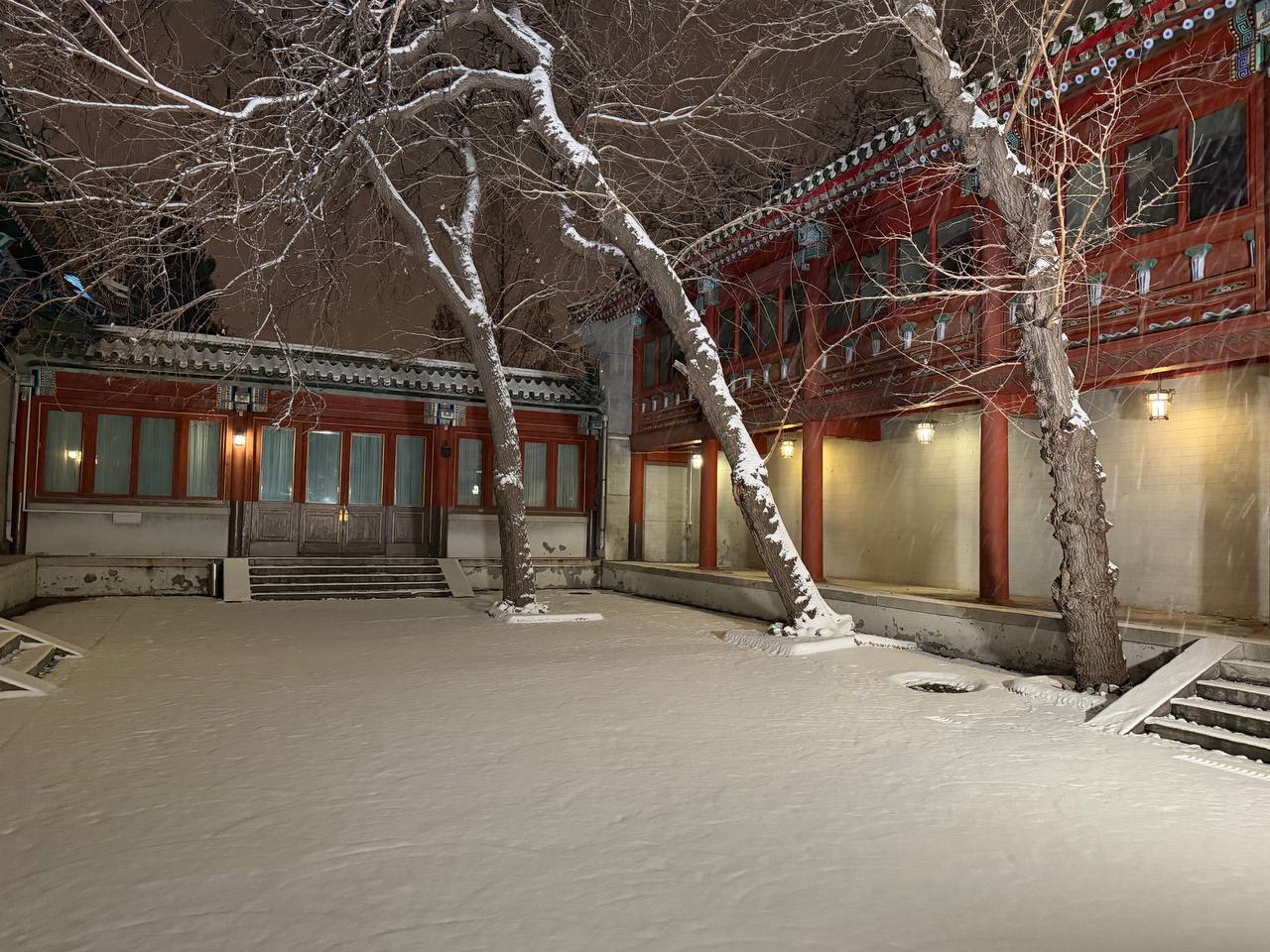 12 декабря в день проведения в Посольстве мероприятия “Discover Russia” в Пекине выпал первый снег (, кит 12 декабря в день проведения в Посольстве мероприятия “Discover Russia” в Пекине выпал первый снег (, кит