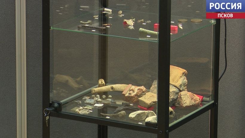 В Пскове сегодня открылась выставка находок прошедшего археологического сезона В Пскове сегодня открылась выставка находок прошедшего археологического сезона