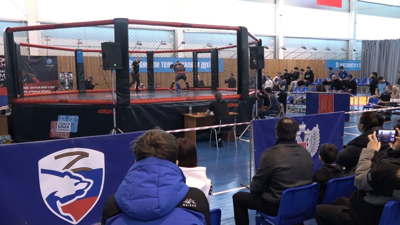 Представители разных ВУЗов страны сошлись в октагоне спорткомплекса "Стрелец" Представители разных ВУЗов страны сошлись в октагоне спорткомплекса "Стрелец"