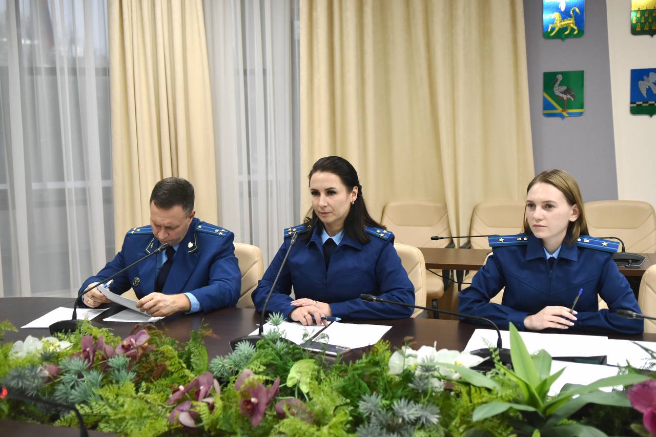 В прокуратуре Псковской области обсудили реализацию нацпроектов и качество воды В прокуратуре Псковской области обсудили реализацию нацпроектов и качество воды