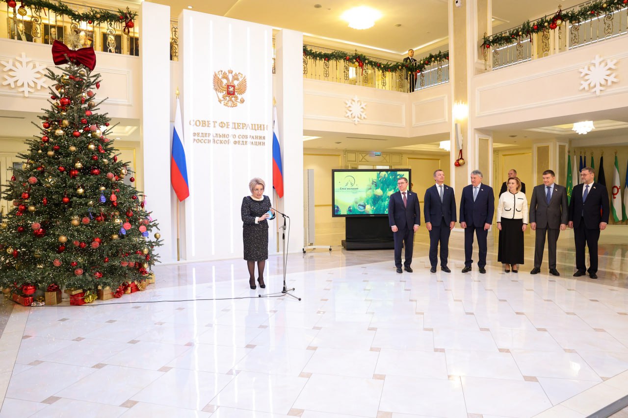 Первые заместители Председателя СФ Владимир Якушев и Андрей Яцкин, а также вице-спикеры верхней палаты Константин Косачев, Инна Святенко, Николай Журавлёв и Юрий Воробьёв приняли участие в открытии благотворительной акции... Первые заместители Председателя СФ Владимир Якушев и Андрей Яцкин, а также вице-спикеры верхней палаты Константин Косачев, Инна Святенко, Николай Журавлёв и Юрий Воробьёв приняли участие в открытии благотворительной акции...