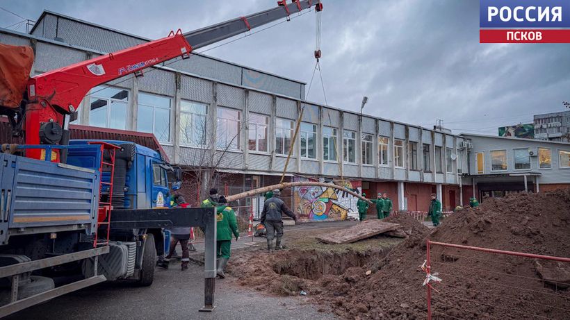 Специалисты "Псковских теплосетей" завершают ремонтные работы на улице Коммунальной