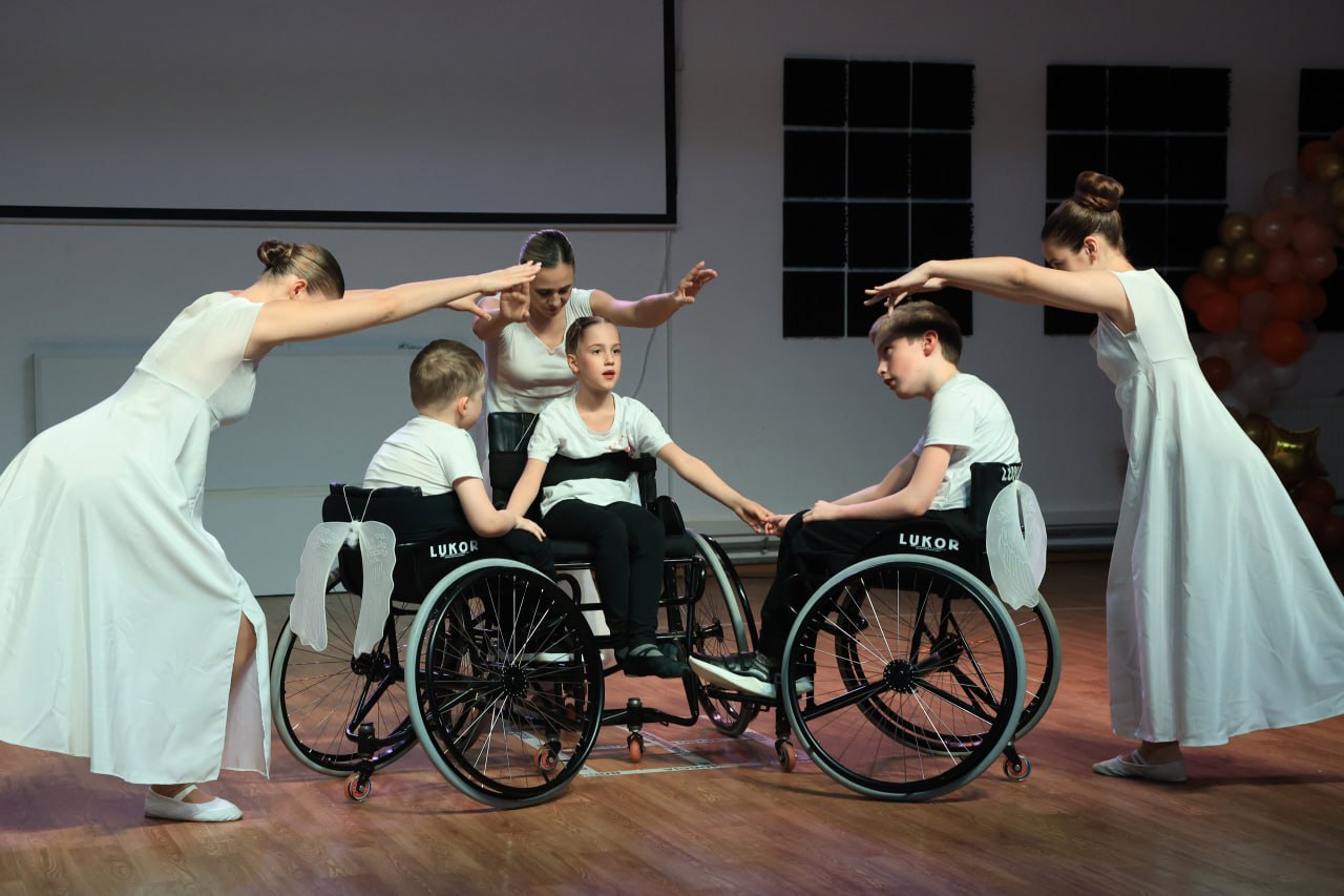 В Пскове впервые прошёл фестиваль-турнир по адаптивной художественной гимнастике и танцам на колясках «Неограниченные возможности – новые горизонты» В Пскове впервые прошёл фестиваль-турнир по адаптивной художественной гимнастике и танцам на колясках «Неограниченные возможности – новые горизонты»