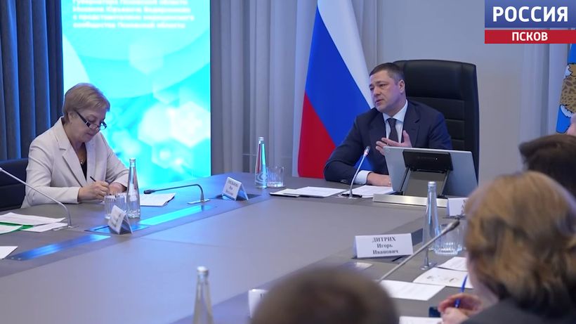 Ключи от пяти служебных квартир вручили молодым врачам региона Ключи от пяти служебных квартир вручили молодым врачам региона