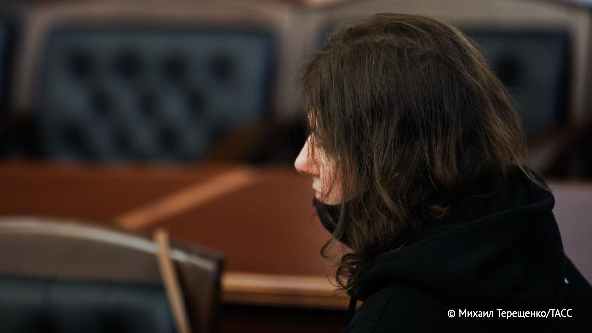 Покупательница квартиры Долиной в своем иске потребовала принудительно выселить артистку из жилья, передает корреспондент ТАСС