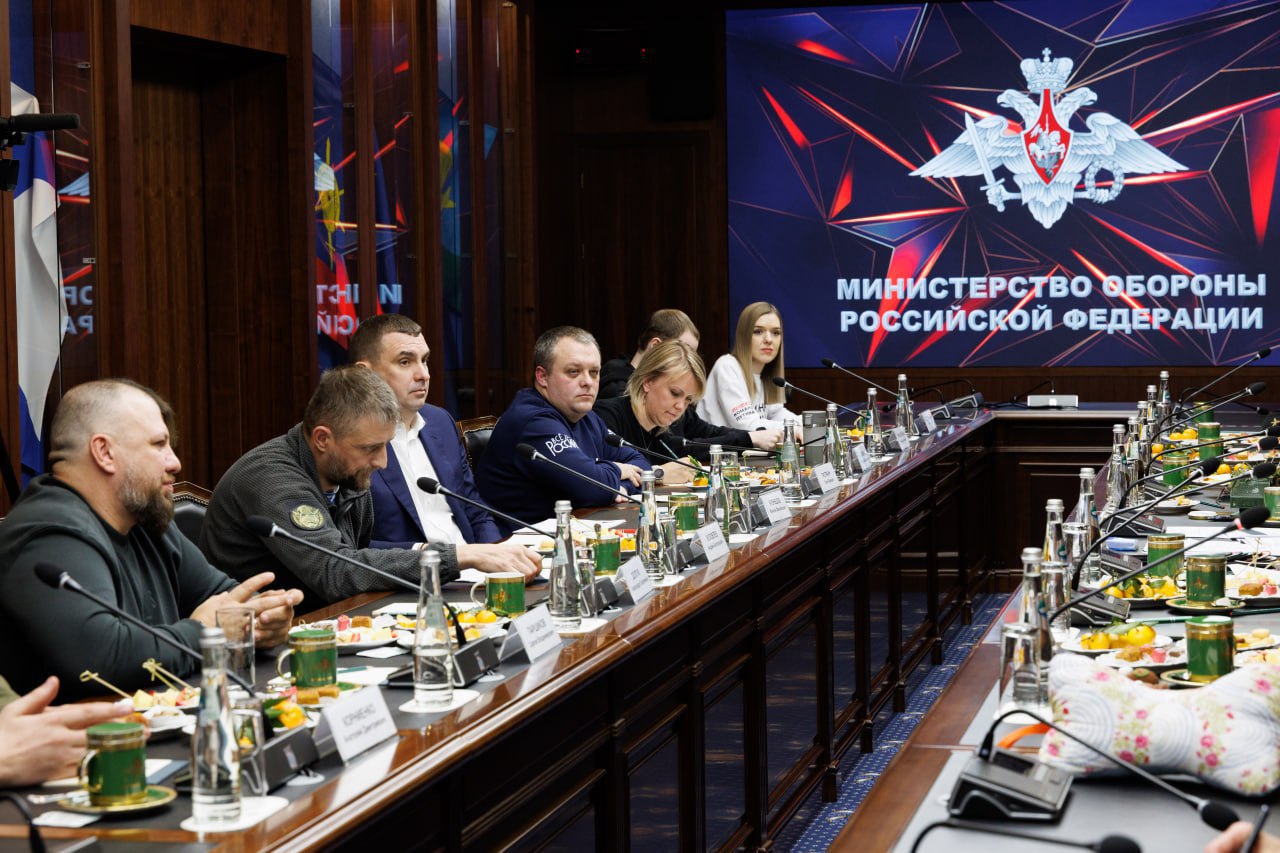 Принял участие во встрече активистов Народного Фронта с Министром Обороны Принял участие во встрече активистов Народного Фронта с Министром Обороны