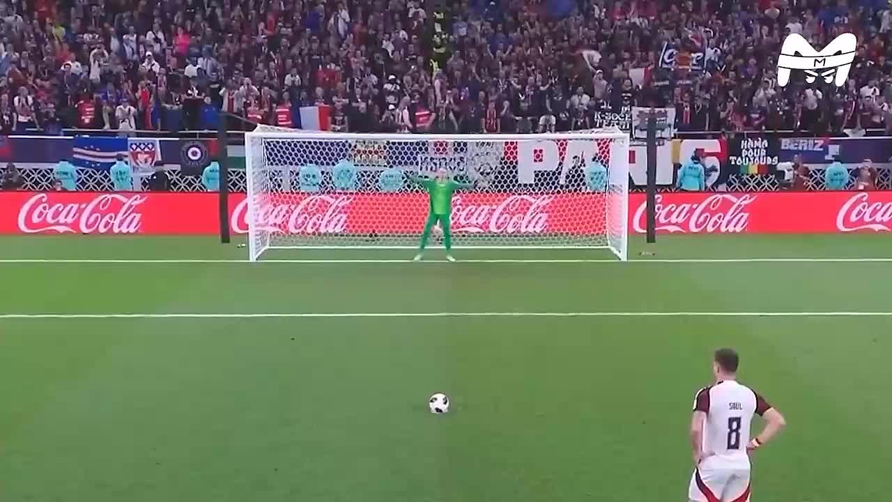 Вратарь сборной России Матвей Сафонов стал первым за всю историю FIFA вратарём, который отбил четыре пенальти подряд в турнире Международной федерации футбольных ассоциаций