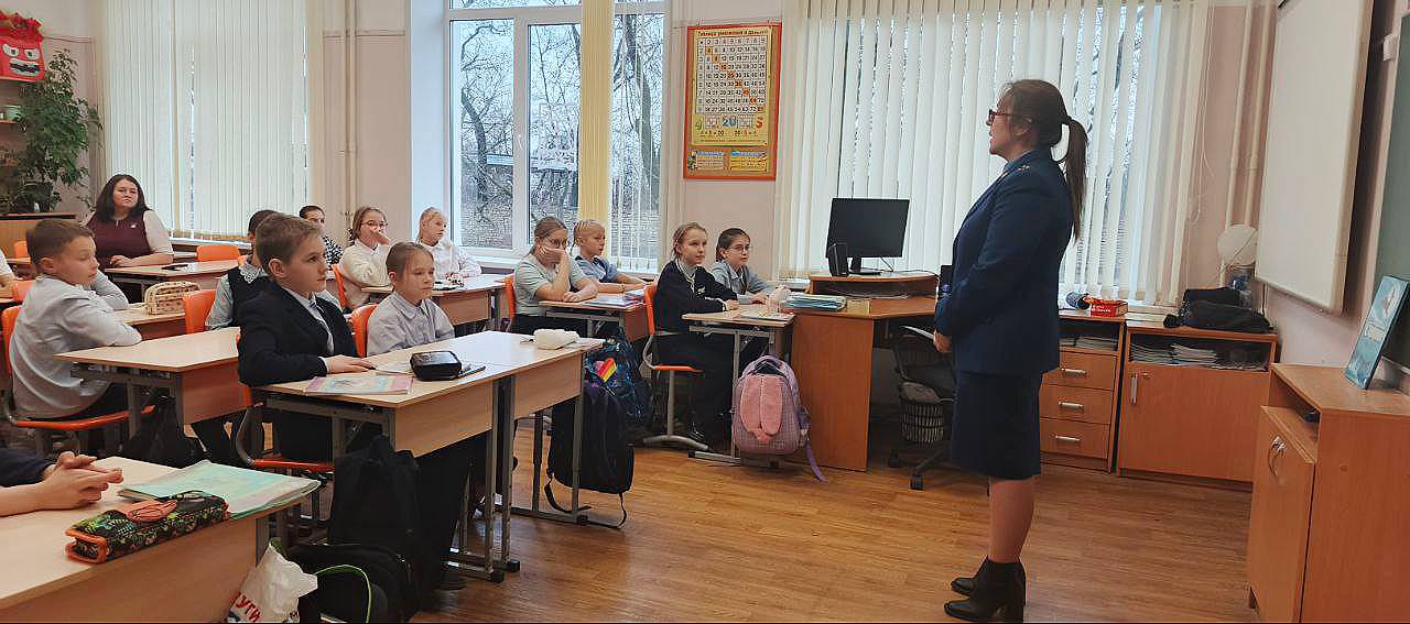 Профориентация в школах. Прокуратура Псковской области организовала профориентационную встречу для учащихся МБОУ «Средняя общеобразовательная школа №2» г. Пскова Профориентация в школах. Прокуратура Псковской области организовала профориентационную встречу для учащихся МБОУ «Средняя общеобразовательная школа №2» г. Пскова