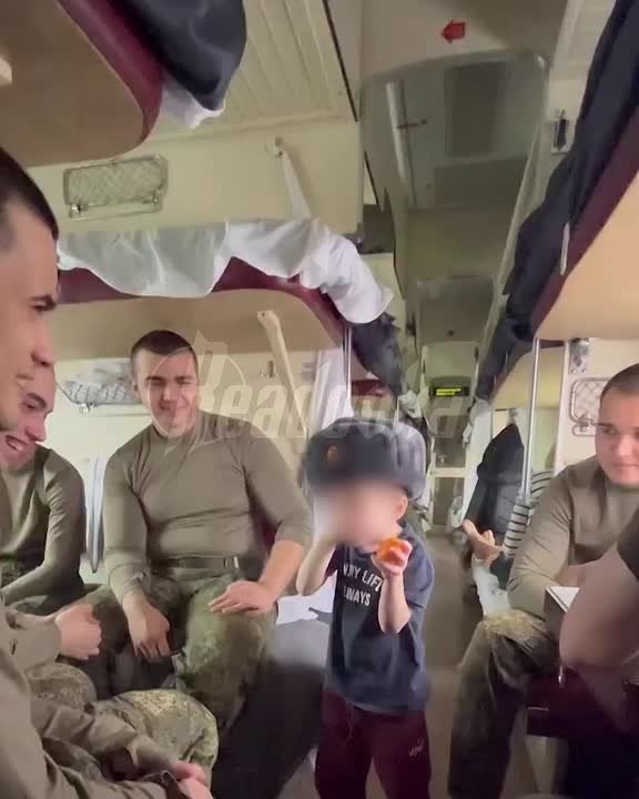 Русские солдаты исполнили мечту мальчика и прислали новогодний подарок