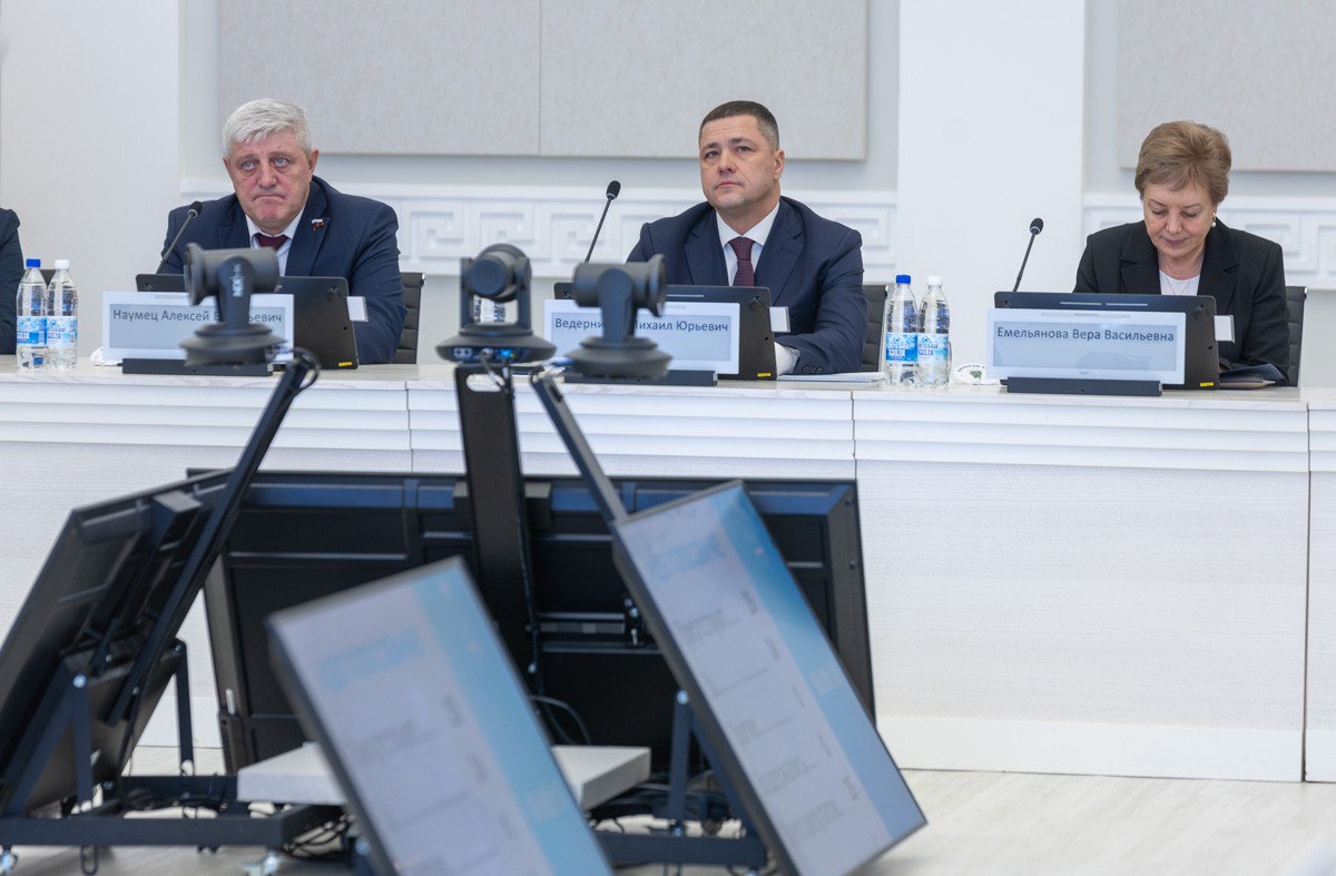 Педагогические работники, которые подготовили призеров и победителей регионального этапа Всероссийской олимпиады школьников, и сами обучающиеся будут получать поощрительные выплаты за свои успехи Педагогические работники, которые подготовили призеров и победителей регионального этапа Всероссийской олимпиады школьников, и сами обучающиеся будут получать поощрительные выплаты за свои успехи