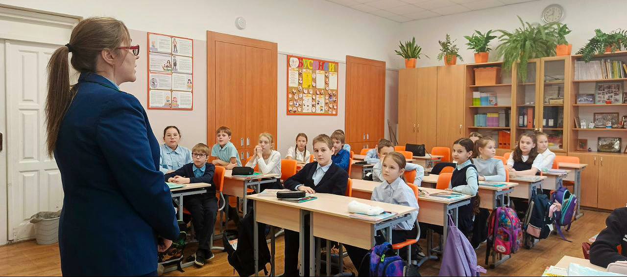 Профориентация в школах. Прокуратура Псковской области организовала профориентационную встречу для учащихся МБОУ «Средняя общеобразовательная школа №2» г. Пскова Профориентация в школах. Прокуратура Псковской области организовала профориентационную встречу для учащихся МБОУ «Средняя общеобразовательная школа №2» г. Пскова