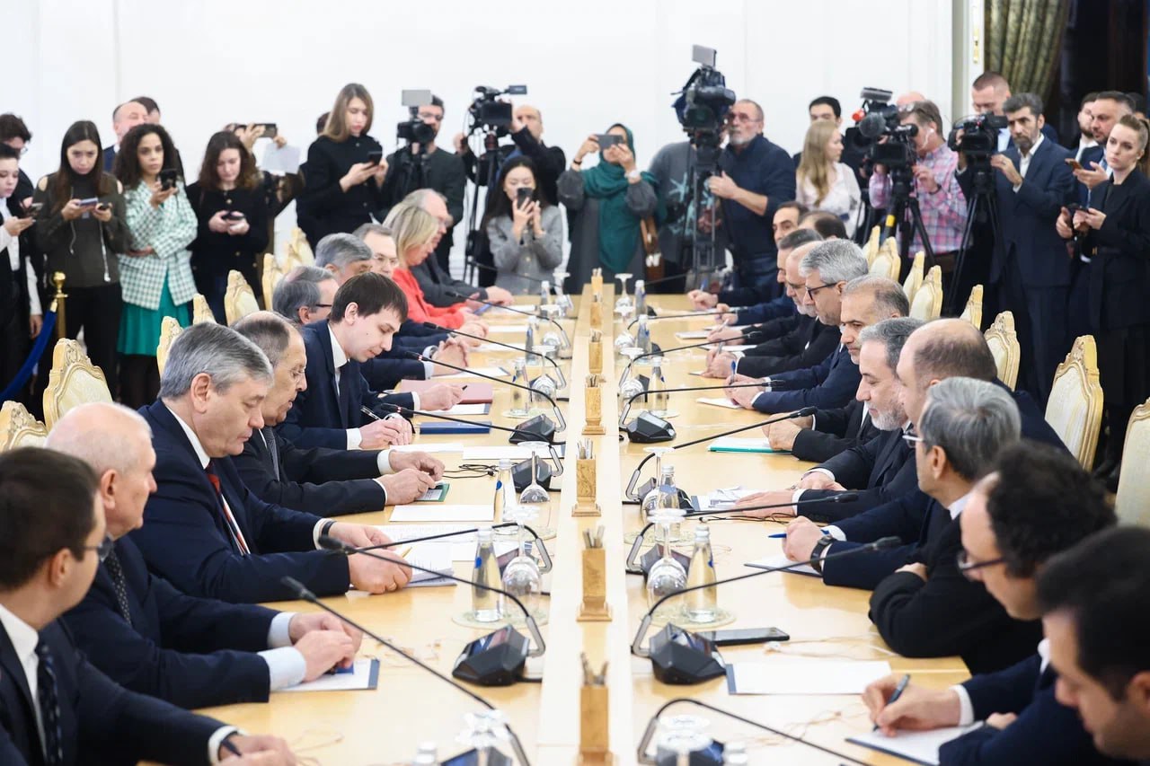 17 декабря Министр иностранных дел Исламской Республики Иран А.Аракчи посетил Москву с рабочим визитом, в ходе которого состоялись его переговоры с Министром иностранных дел России С.В.Лавровым 17 декабря Министр иностранных дел Исламской Республики Иран А.Аракчи посетил Москву с рабочим визитом, в ходе которого состоялись его переговоры с Министром иностранных дел России С.В.Лавровым