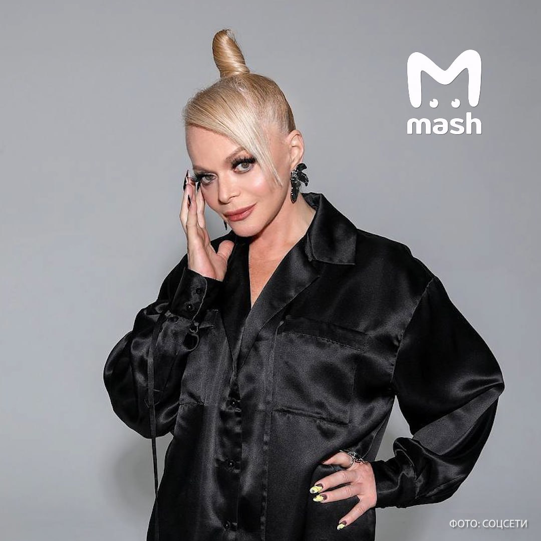 Помощник Ларисы Долиной был в курсе операции по продаже квартиры — он помог ей сходить за 112 млн наличными, которые потом артистка передала мошенникам