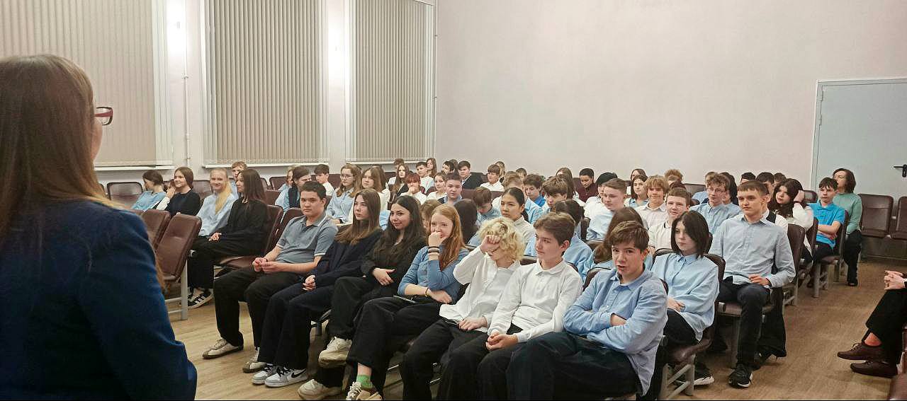 Профориентация в школах. Прокуратура Псковской области организовала профориентационную встречу для учащихся МБОУ «Средняя общеобразовательная школа №2» г. Пскова