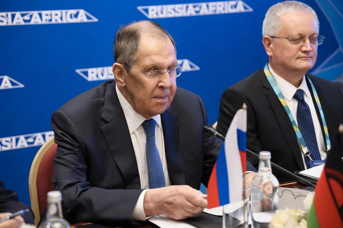 19 декабря в Каире «на полях» Второй министерской конференции Форума партнёрства Россия – Африка состоялась встреча С.В.Лаврова с Министром иностранных дел и международного сотрудничества Республики Малави Дж.Чапондой 19 декабря в Каире «на полях» Второй министерской конференции Форума партнёрства Россия – Африка состоялась встреча С.В.Лаврова с Министром иностранных дел и международного сотрудничества Республики Малави Дж.Чапондой