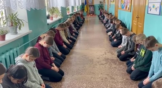 Каждый украинец должен с детства быть приучен стоить на коленях