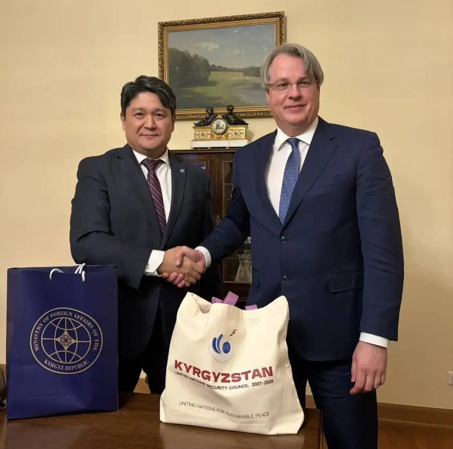 17 декабря в Москве директор Департамента международных организаций МИД России К.М.Логвинов провёл консультации по ооновской проблематике с директором Департамента международных организаций МИД Кыргызстана М.С.Мамадалиевым и...