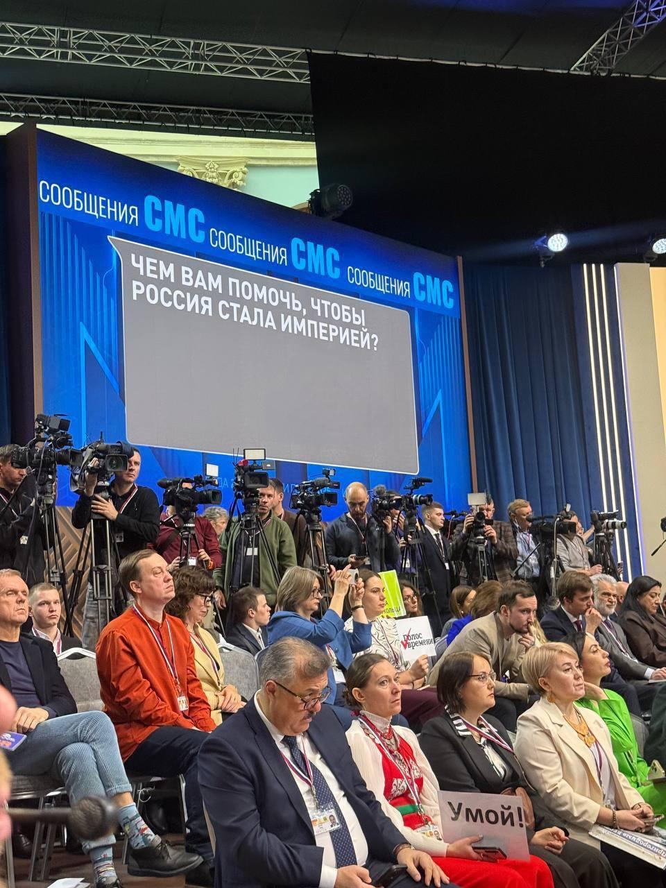 «Когда вернут Интернет?», «Уберите Ельцин-центр»: вопросы на прямой линии Путина «Когда вернут Интернет?», «Уберите Ельцин-центр»: вопросы на прямой линии Путина