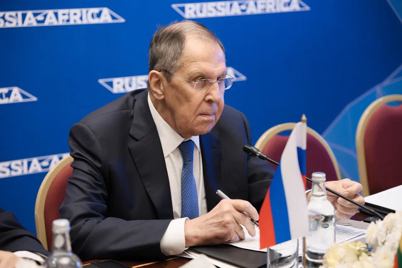 19 декабря в Каире «на полях» Второй министерской конференции Форума партнёрства #РоссияАфрика С.В.Лавров встретился с Министром иностранных дел, африканского сотрудничества и по делам мавританцев за рубежом Исламской... 19 декабря в Каире «на полях» Второй министерской конференции Форума партнёрства #РоссияАфрика С.В.Лавров встретился с Министром иностранных дел, африканского сотрудничества и по делам мавританцев за рубежом Исламской...