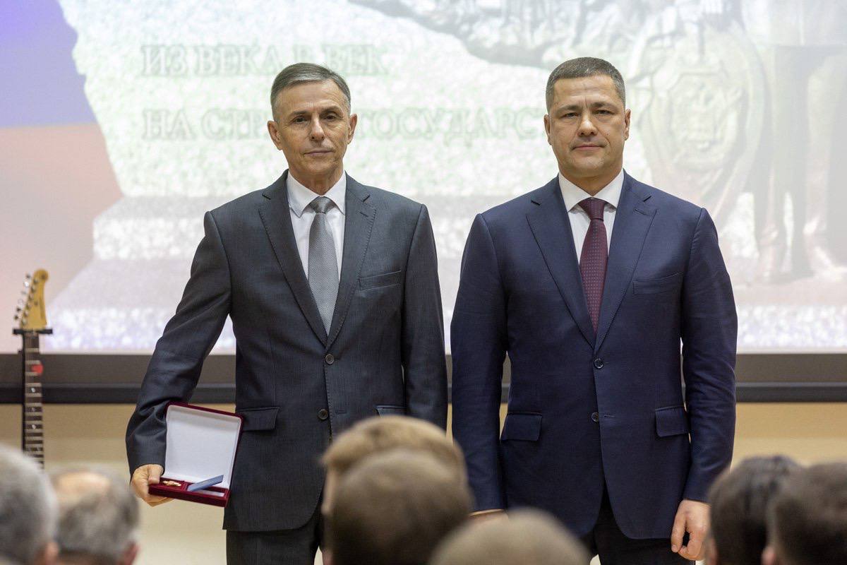 Михаил Ведерников: Поздравляю сотрудников и ветеранов Управления ФСБ России по Псковской области с профессиональным праздником! Михаил Ведерников: Поздравляю сотрудников и ветеранов Управления ФСБ России по Псковской области с профессиональным праздником!