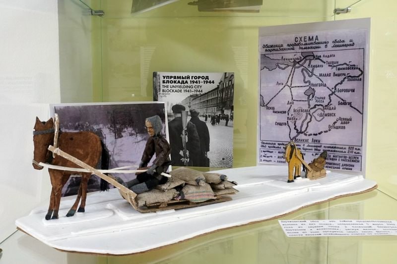 Выставка "Непокоренная земля: к 85-летию образования партизанского края" работает в Псковской областной библиотеке имени В. Курбатова. Этот выставочный проект посвящен героической борьбе партизанских отрядов Псковской...