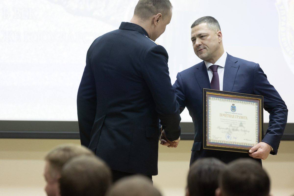 Михаил Ведерников: Поздравляю сотрудников и ветеранов Управления ФСБ России по Псковской области с профессиональным праздником! Михаил Ведерников: Поздравляю сотрудников и ветеранов Управления ФСБ России по Псковской области с профессиональным праздником!