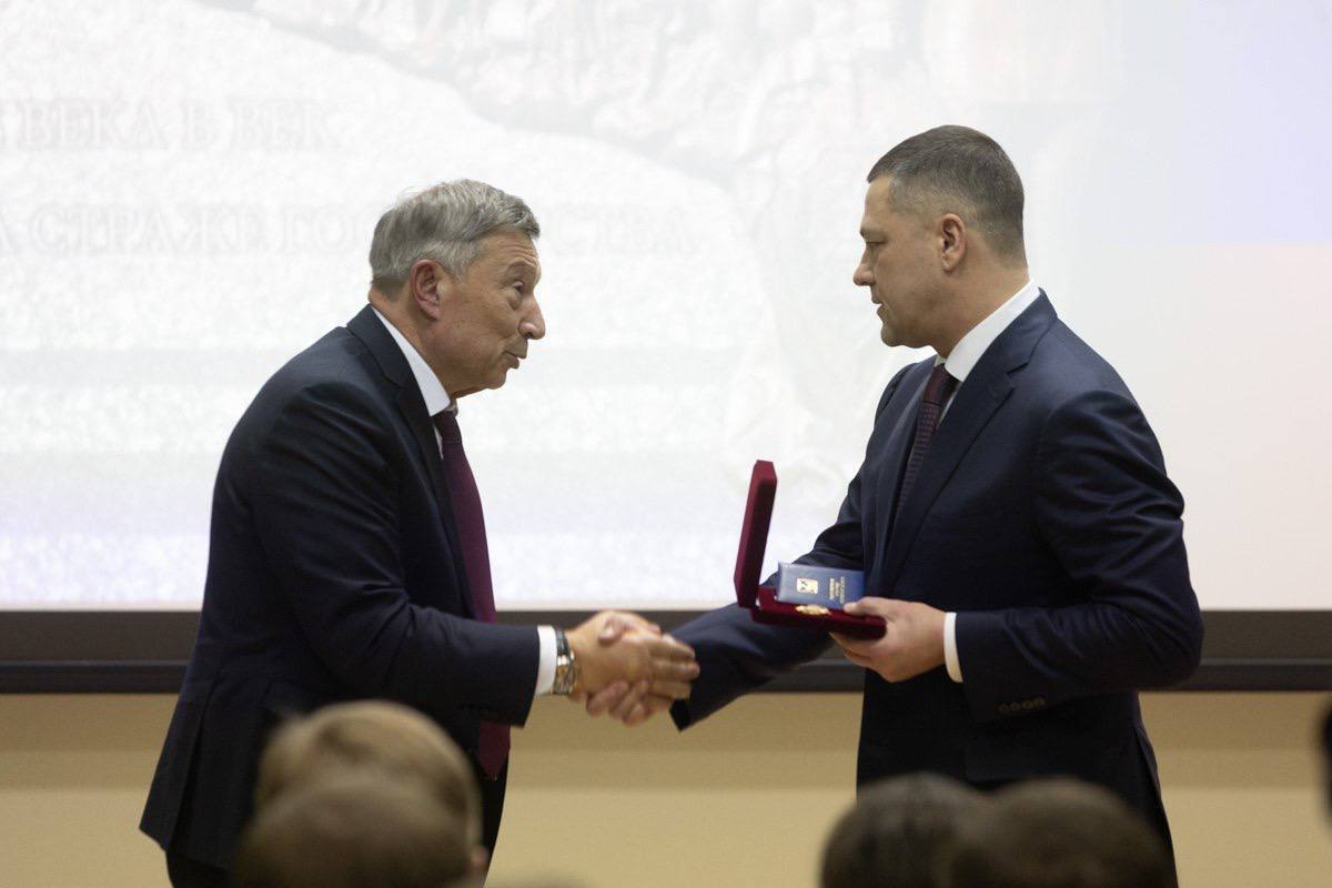 Михаил Ведерников: Поздравляю сотрудников и ветеранов Управления ФСБ России по Псковской области с профессиональным праздником! Михаил Ведерников: Поздравляю сотрудников и ветеранов Управления ФСБ России по Псковской области с профессиональным праздником!