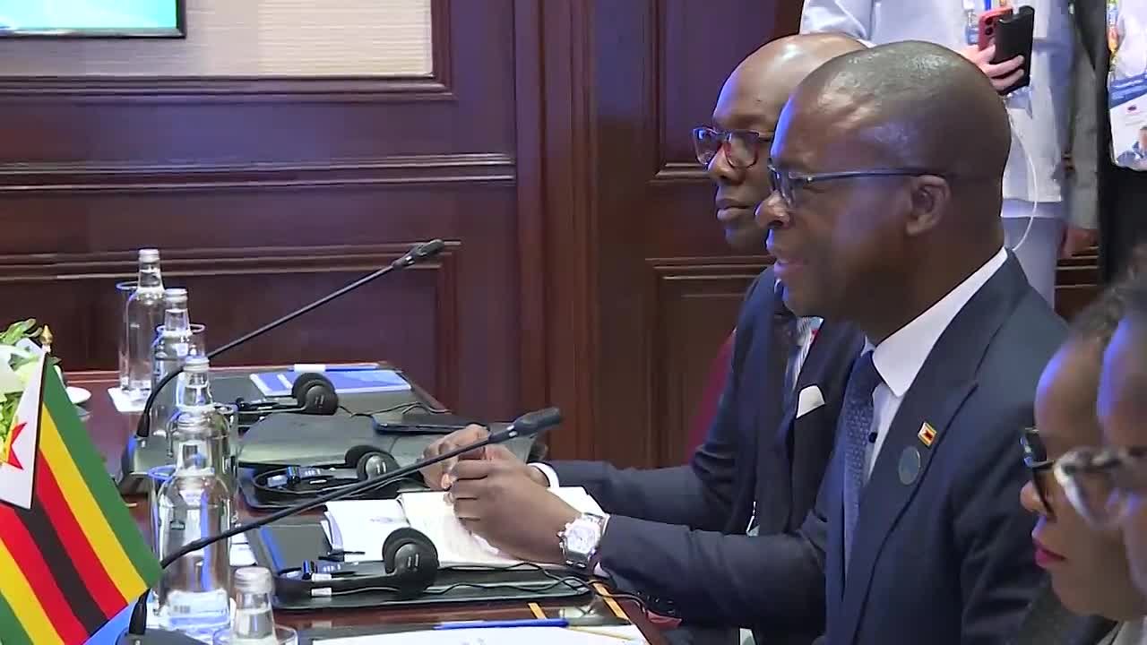 20 декабря в Каире «на полях» Второй министерской конференции Форума партнёрства #РоссияАфрика состоялась встреча Министра иностранных дел Российской Федерации С.В.Лаврова с Министром иностранных дел и международной торговли...