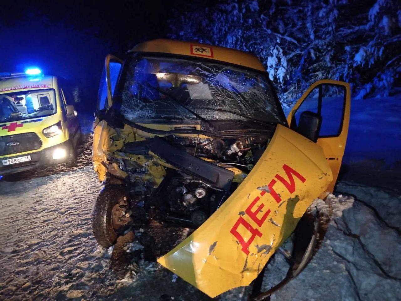 14 человек пострадали в ДТП со школьным микроавтобусом в Удмуртии, сообщили в республиканском МЧС 14 человек пострадали в ДТП со школьным микроавтобусом в Удмуртии, сообщили в республиканском МЧС