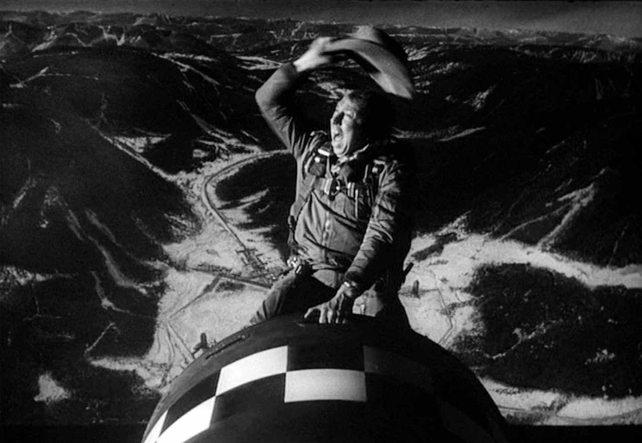 Фронтовая отсылка к "Доктору Стрейнджлаву" Фронтовая отсылка к "Доктору Стрейнджлаву"