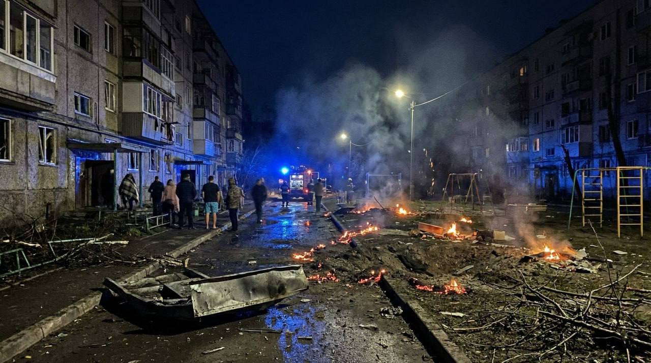 Один из украинских беспилотников рухнул между жилыми домами в Будённовске