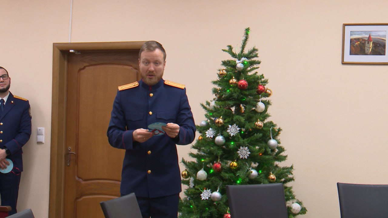 Сотрудники Следственного комитета приняли сегодня участие в акции "Елка желаний", которую проводит "Движение Первых" при поддержке Росмолодежи Сотрудники Следственного комитета приняли сегодня участие в акции "Елка желаний", которую проводит "Движение Первых" при поддержке Росмолодежи