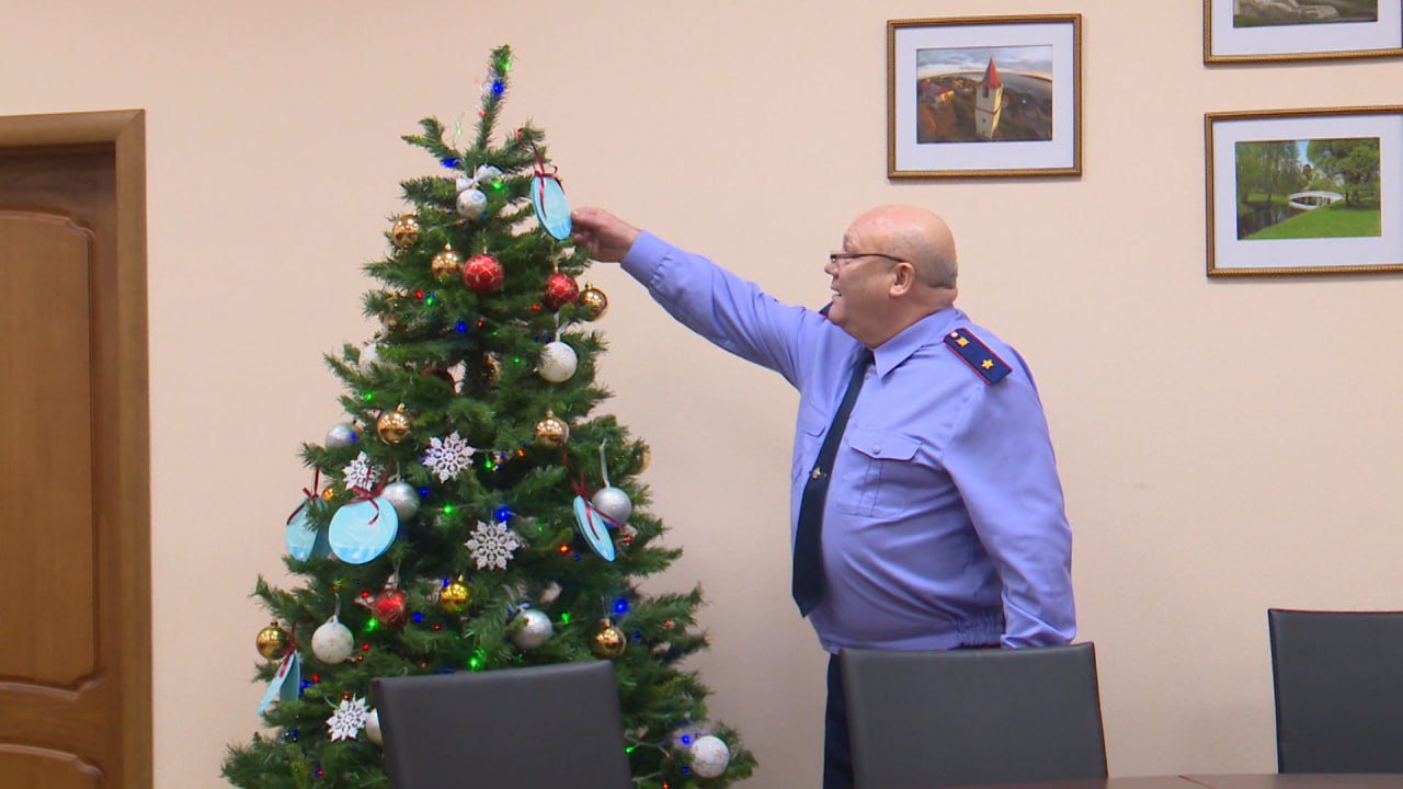 Сотрудники Следственного комитета приняли сегодня участие в акции "Елка желаний", которую проводит "Движение Первых" при поддержке Росмолодежи Сотрудники Следственного комитета приняли сегодня участие в акции "Елка желаний", которую проводит "Движение Первых" при поддержке Росмолодежи