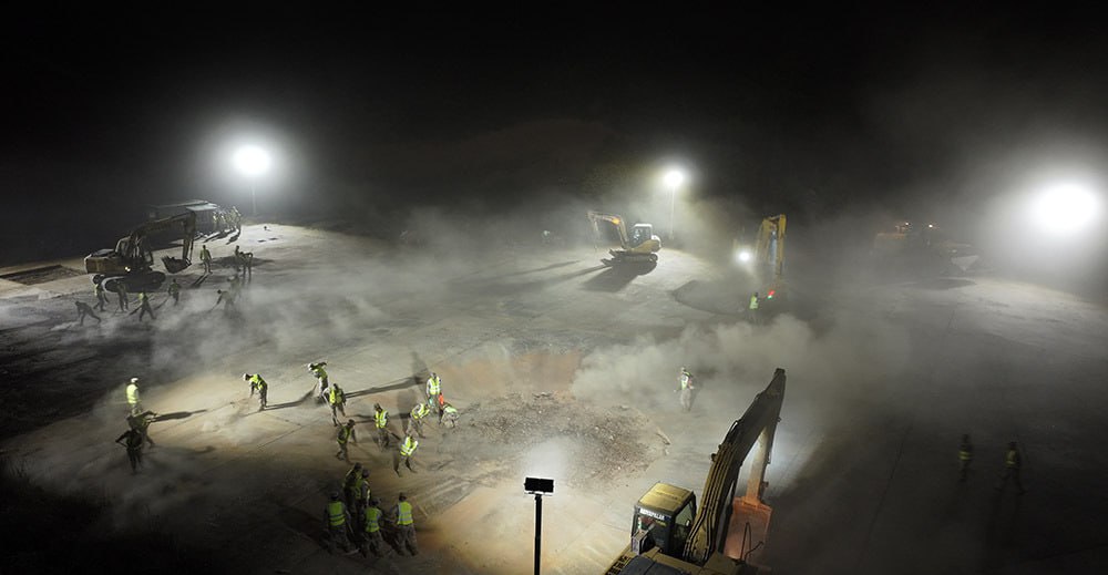 Восточное командование военно-воздушных сил НОАК на одном из аэродромов провело очередные учения по восстановлению в сжатые сроки «разрушенной» взлетно-посадочной полосы в результате бомбардировки условным противником и... Восточное командование военно-воздушных сил НОАК на одном из аэродромов провело очередные учения по восстановлению в сжатые сроки «разрушенной» взлетно-посадочной полосы в результате бомбардировки условным противником и...