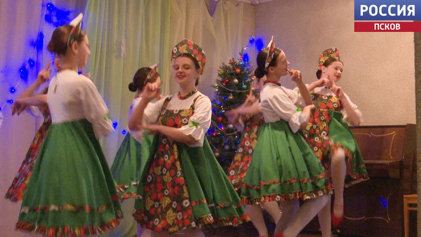 Бойцов, проходящих лечение в госпитале, поздравили с наступающим Новым годом Бойцов, проходящих лечение в госпитале, поздравили с наступающим Новым годом