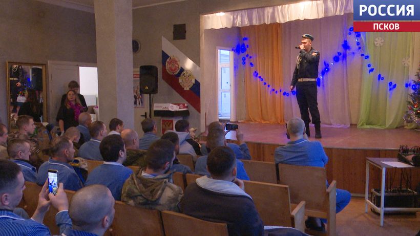 Бойцов, проходящих лечение в госпитале, поздравили с наступающим Новым годом Бойцов, проходящих лечение в госпитале, поздравили с наступающим Новым годом