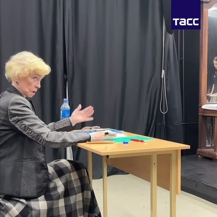 Эксклюзивные кадры одной из последних репетиций Веры Алентовой во ВГИКе есть в распоряжении ТАСС