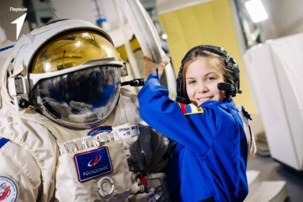 Путин исполнил мечту девочки из Москвы встретиться с космонавтом