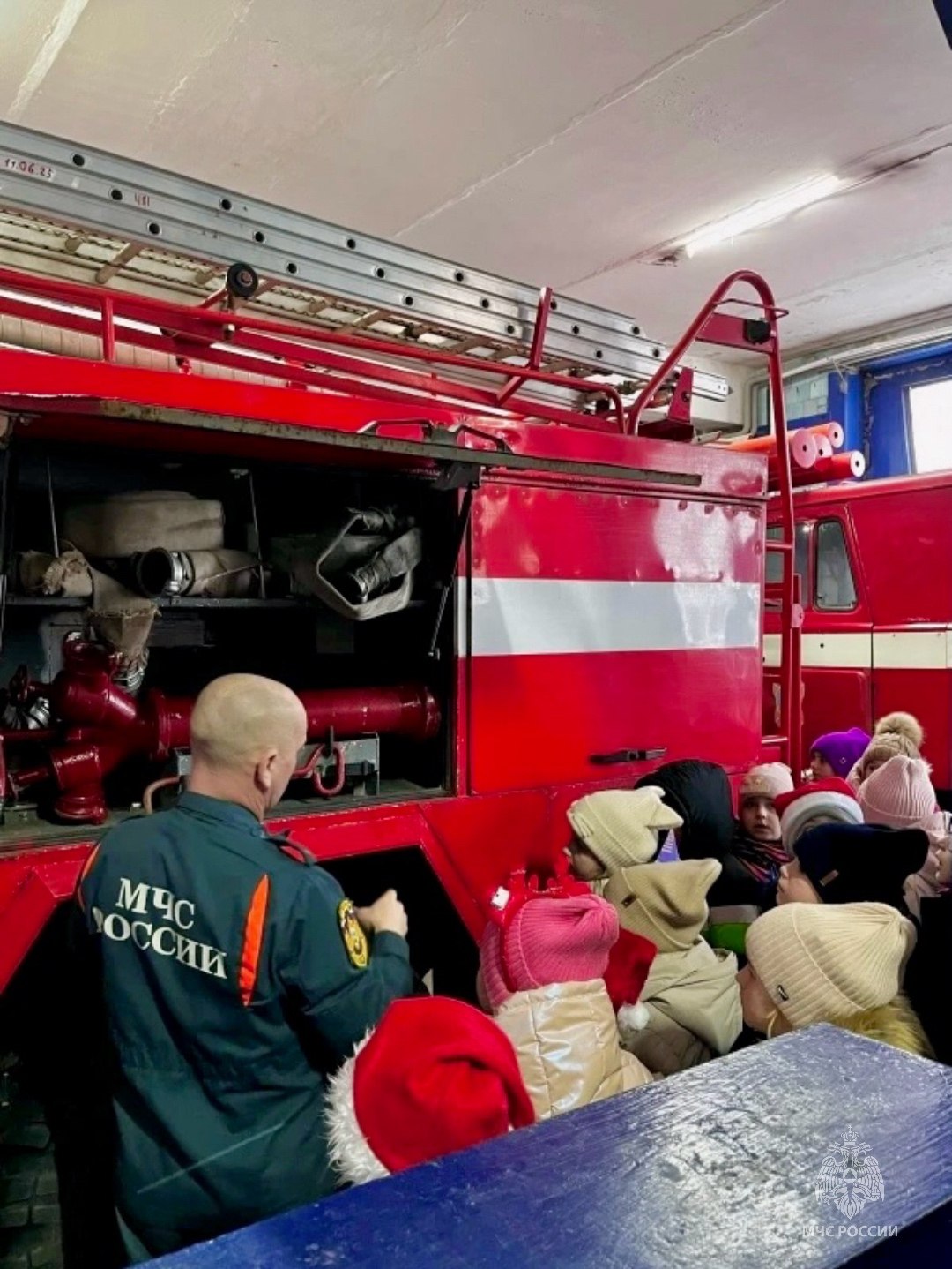 Школьники в гостях у великолукских пожарных Школьники в гостях у великолукских пожарных