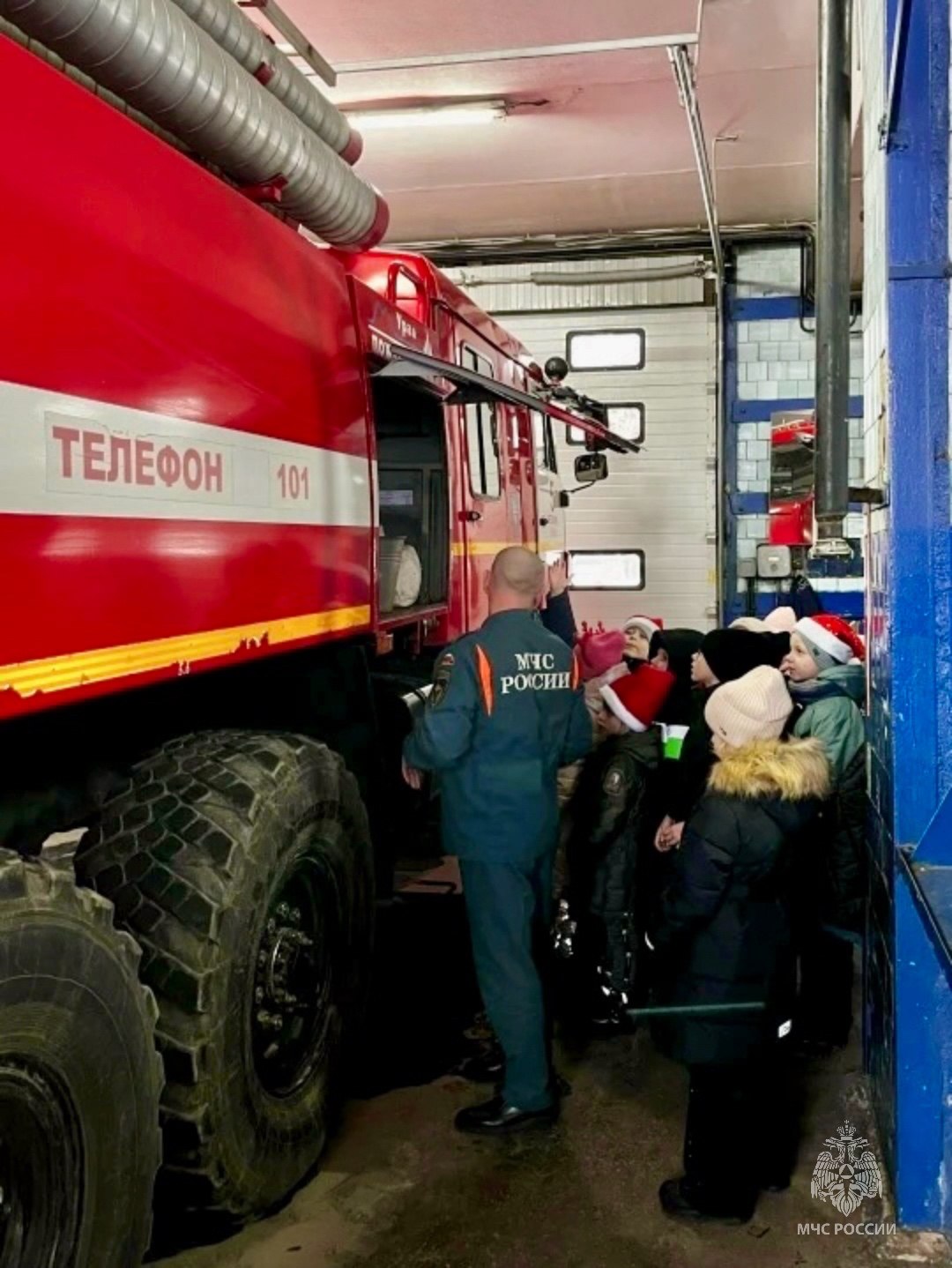 Школьники в гостях у великолукских пожарных Школьники в гостях у великолукских пожарных