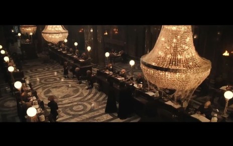 О цирке и клоунах. «Известия» пишут, что в пиратские версии новогодней классики — от «Один дома» до «Гарри Поттера» — аккуратно вшивают рекламу банков