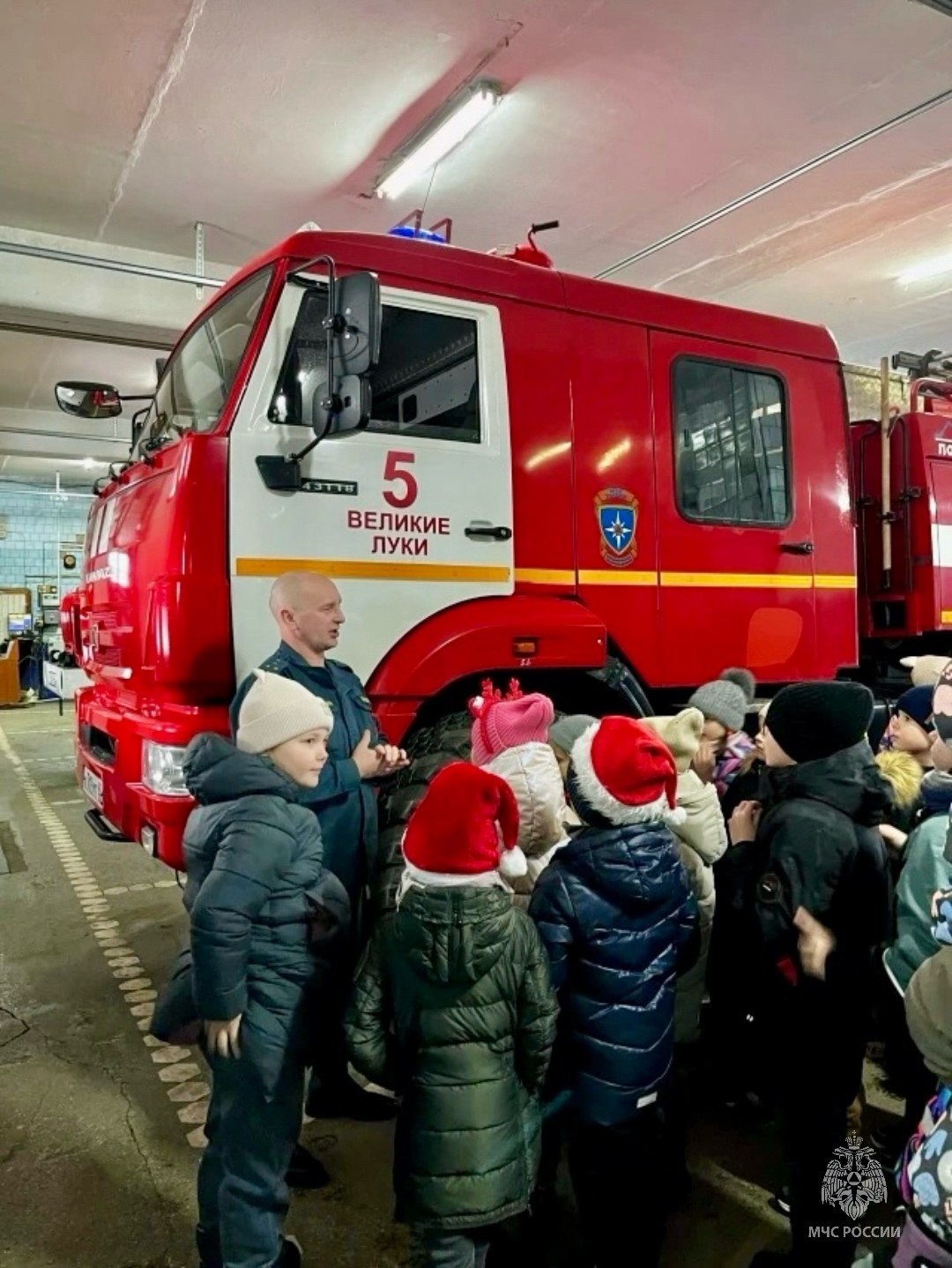 Школьники в гостях у великолукских пожарных