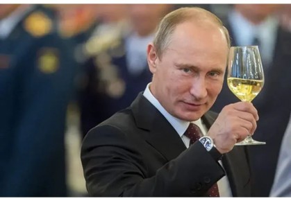 Путин поздравил Трампа с наступающим Новым годом, сообщает Кремль